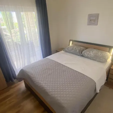 Danijela & Vlado - One Bedroom With Balcony And Garden View Лопар