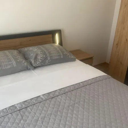 Danijela & Vlado - One Bedroom With Balcony And Garden View Лопар