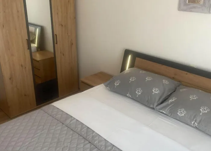 Danijela & Vlado - One Bedroom With Balcony And Garden View Апартаменты Лопар