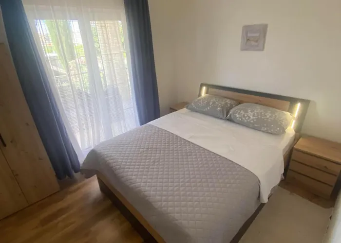 Danijela & Vlado - One Bedroom With Balcony And Garden View Лопар