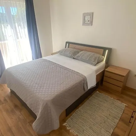 Danijela & Vlado - One Bedroom With Balcony And Garden View *