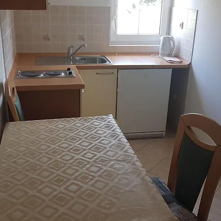 Apartamento Danijela & Vlado - One Bedroom With Balcony And Garden View