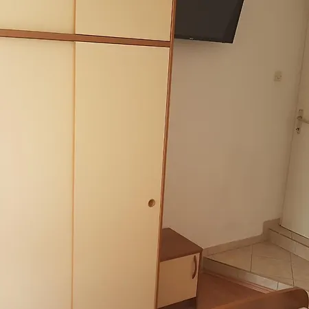 Apartamento Danijela & Vlado - One Bedroom With Balcony And Garden View *