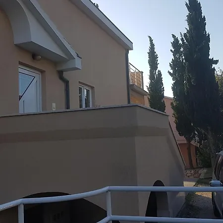 Apartamento Danijela & Vlado - One Bedroom With Balcony And Garden View